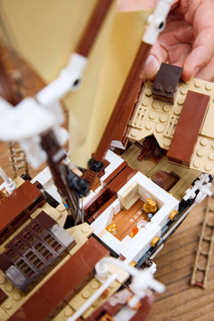 LEGO: The Endurance - 3011 Piece Building Set [LEGO, #10335] LEGO LEGO