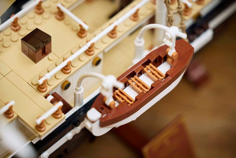 LEGO: The Endurance - 3011 Piece Building Set [LEGO, #10335] LEGO LEGO